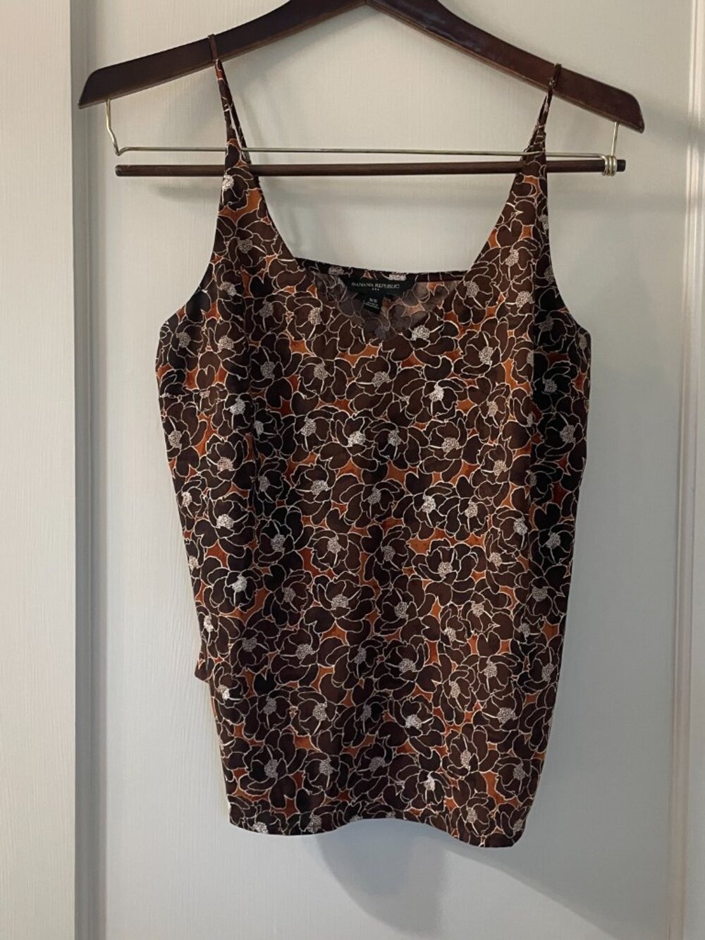 Banana Republic Silky Classic Camisole Size XS Brown and Rust Flowers - Picture 2 of 6